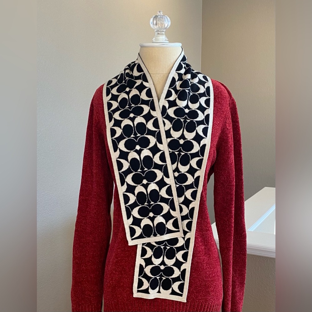 Coach Scarf 🧣 Like New - Picture 1 of 4